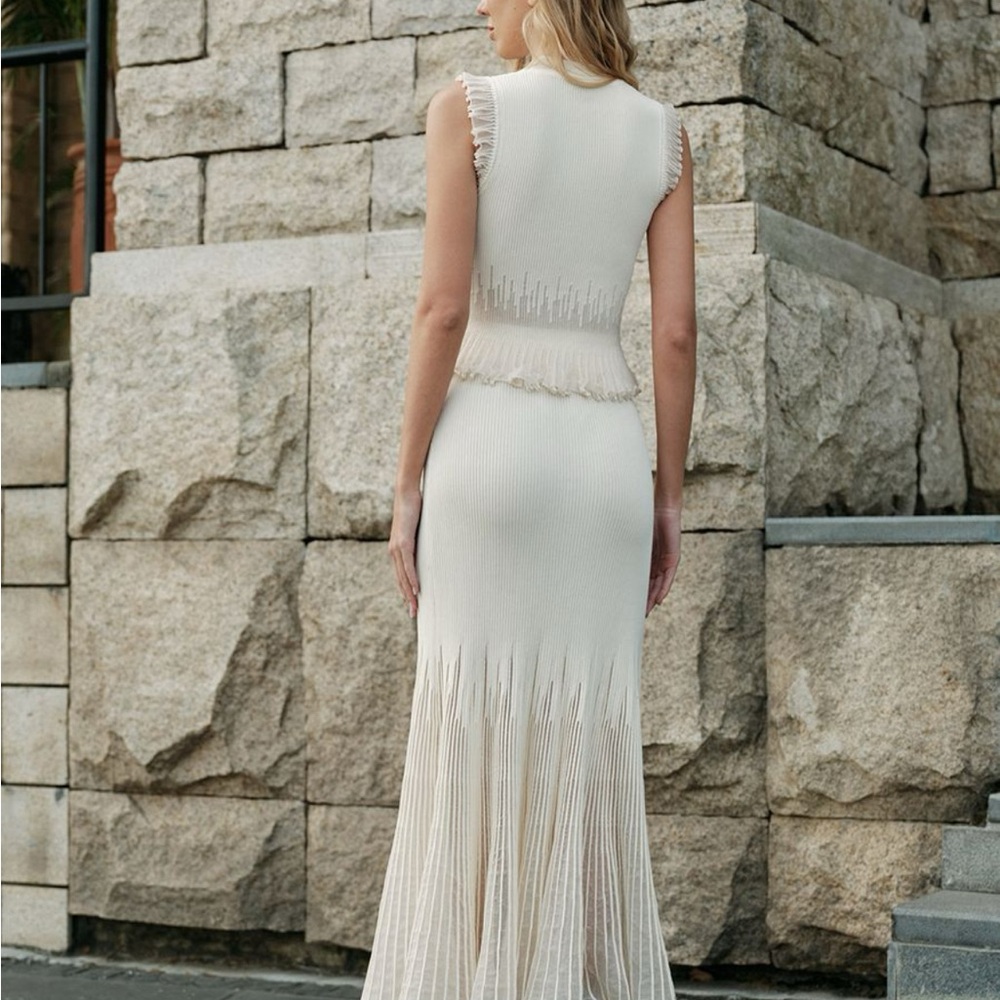 Commense Cream Sleeveless top with Pleated Skirt - Picture 2 of 6